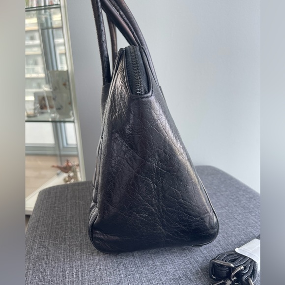 ❗️SOLD❗️ VALENTINO Diamond GIGI Satchel Bag - Picture 10 of 13